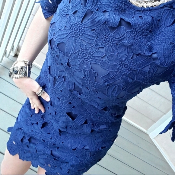 miami by Francesca's Navy Blue Floral Lace Overlay Above-the-knee Sheath Dress - Picture 8 of 16